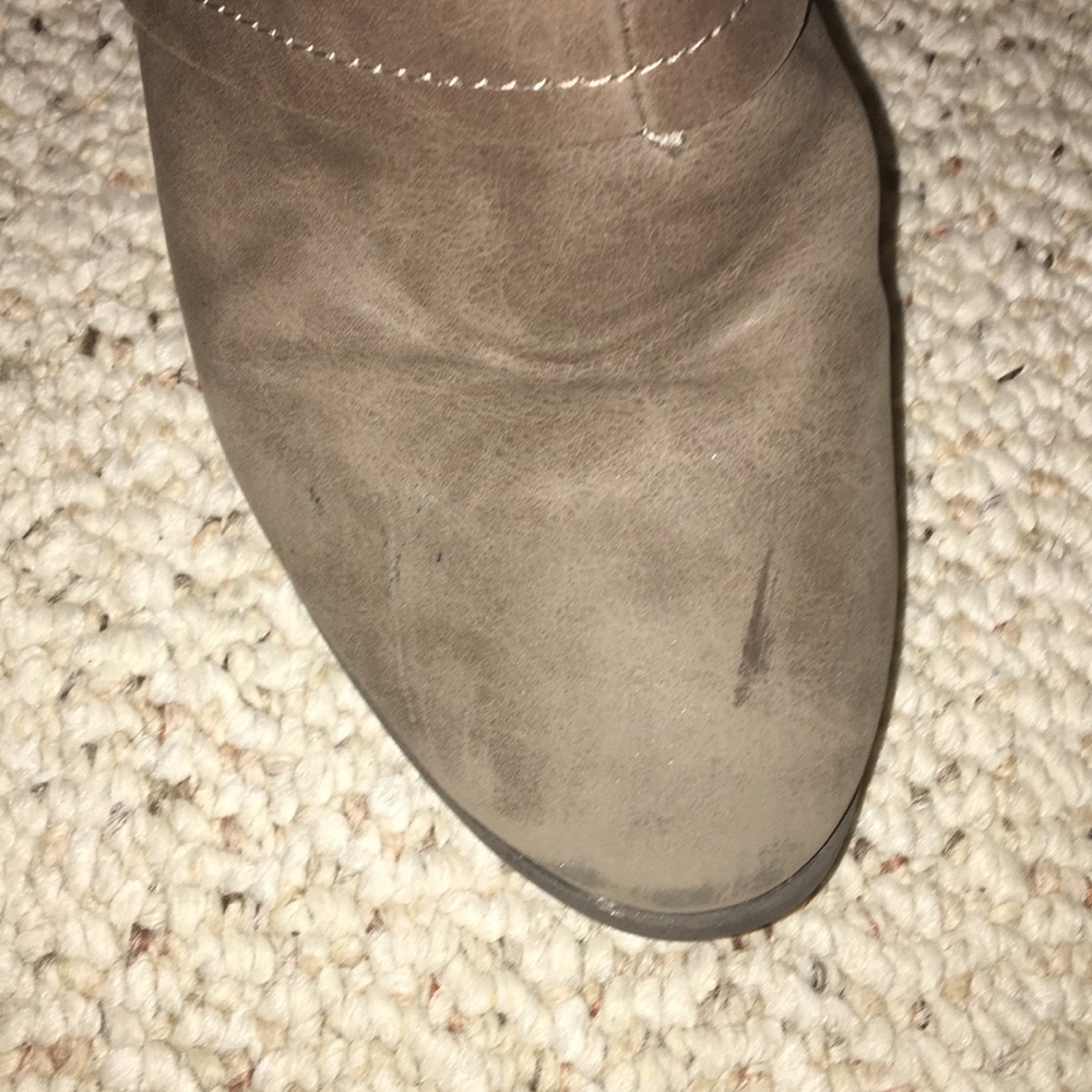 Boots - Picture 5 of 6